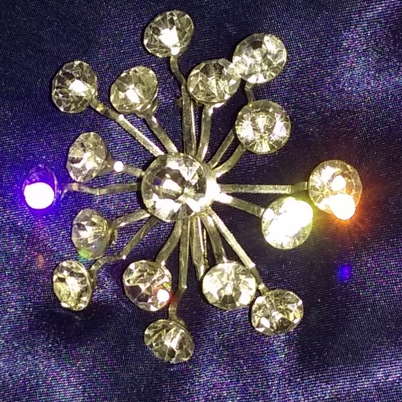 Vintage Jewelry - Clear sparkling rhinestone brooch, EUC